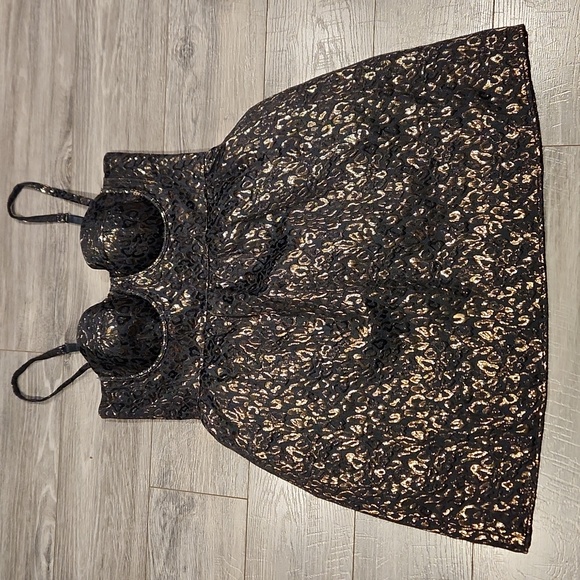 Moda Dresses & Skirts - EUC Moda International Women's sz 12 built-in underwire bra mini Dress